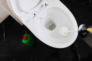 Nettoyer le calcaire des WC facilement sans laisser de mauvaise odeur